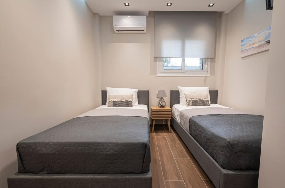 Bed, Photo of the whole room, Bedroom, air conditioner