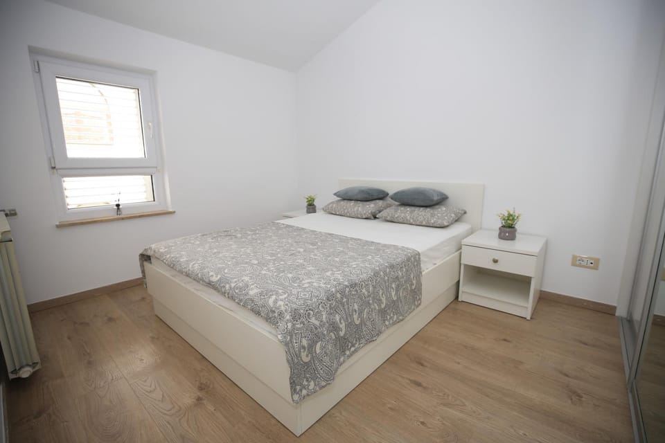 Bed, Bedroom, flat iron, air conditioner