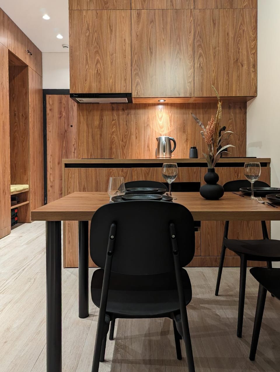 Kitchen or kitchenette, Dining area