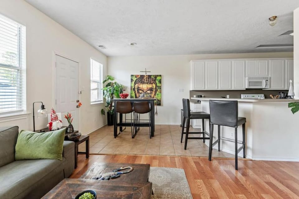 Amazing house in Woodlands fully equipped for 6 House in The Woodlands