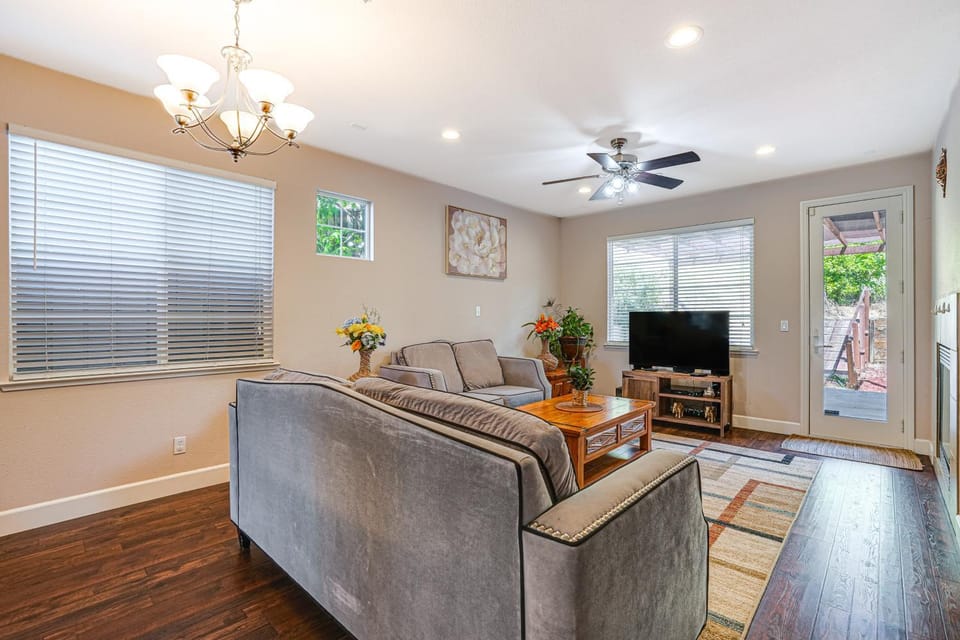 Spacious Bay Point Family Home with Private Yard! House in Concord