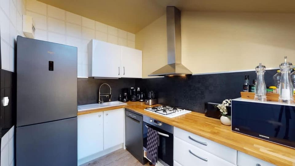 Coffee/tea facilities, Kitchen or kitchenette, dishwasher, minibar, oven, pet friendly, stove, toaster