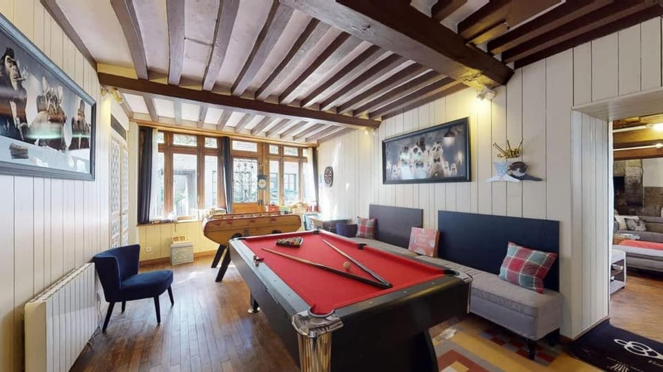 Communal lounge/ TV room, TV and multimedia, Living room, Seating area, Evening entertainment
