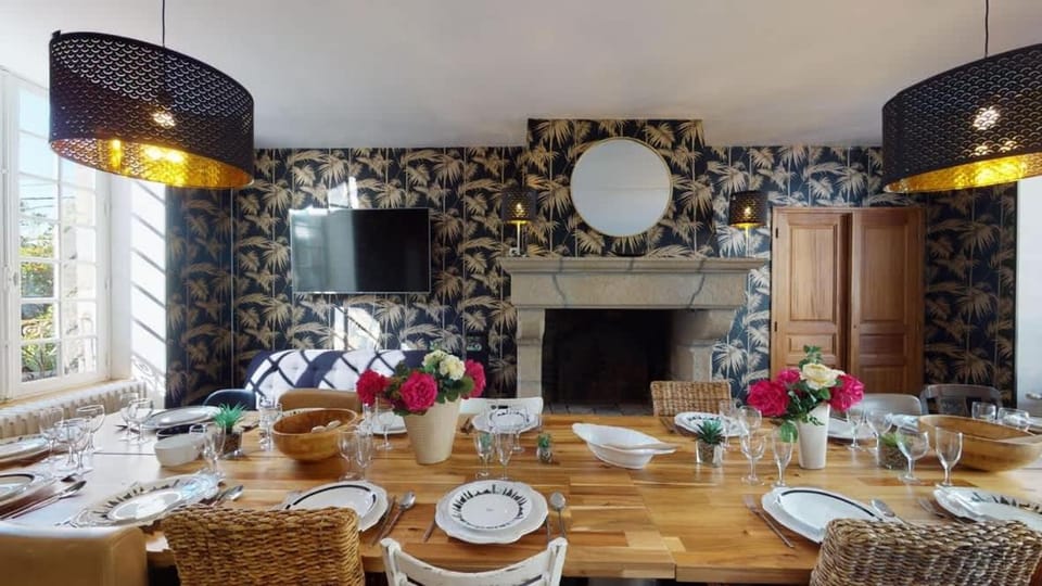 Living room, Seating area, Dining area, flat iron