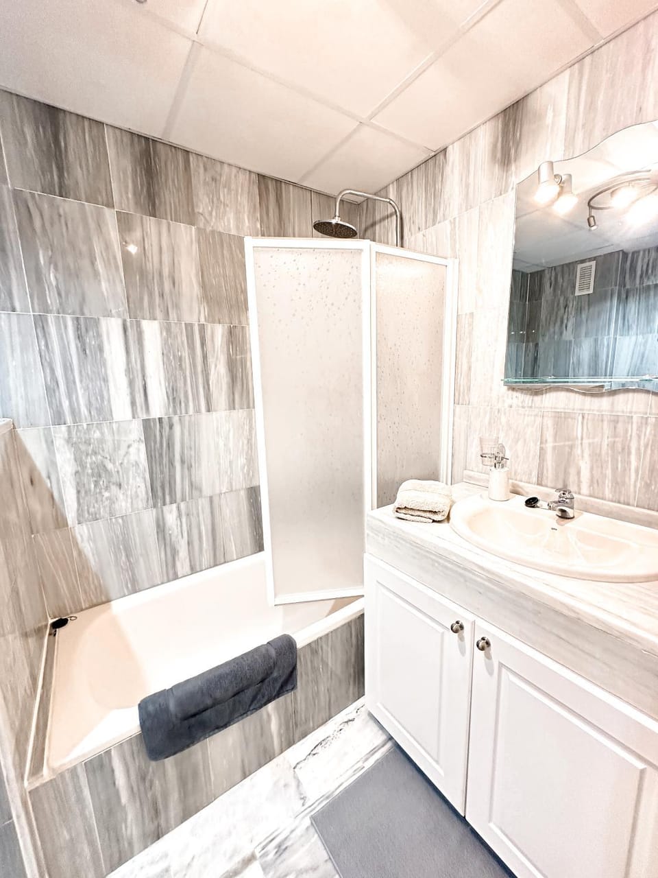 Bathroom, Bath