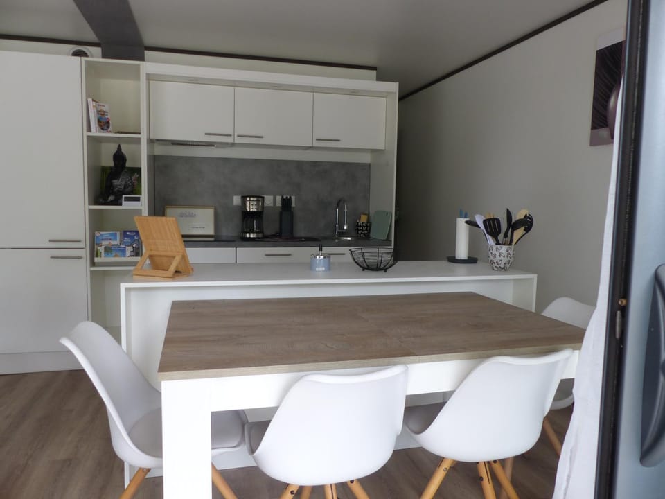 Coffee/tea facilities, Kitchen or kitchenette