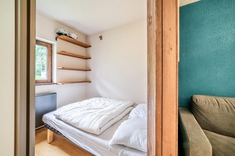 Property building, Living room, Bedroom