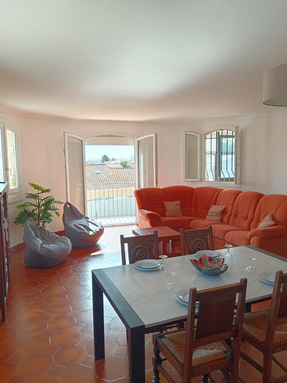 Living room, Dining area