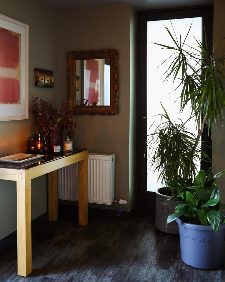 Facade/entrance, Kitchen or kitchenette