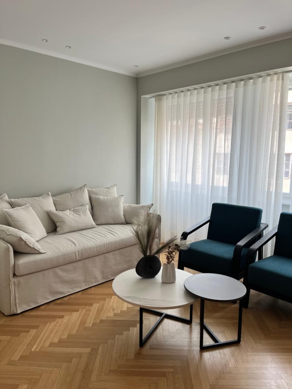 Living room, Seating area