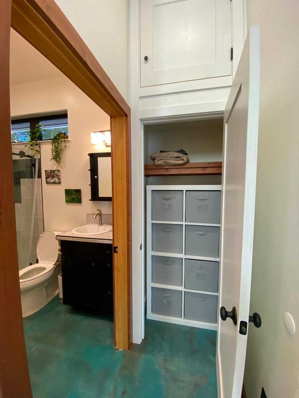 Modern home in country setting, close to town Apartment in Arcata