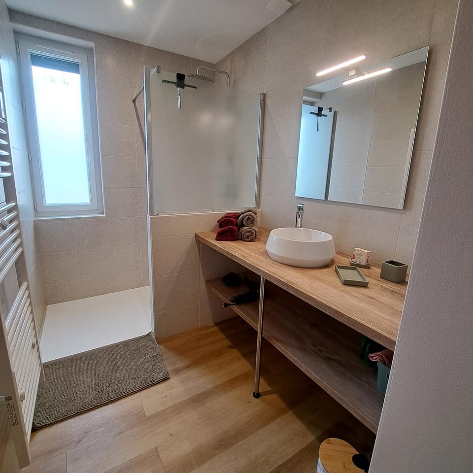 Shower, Bathroom, towels