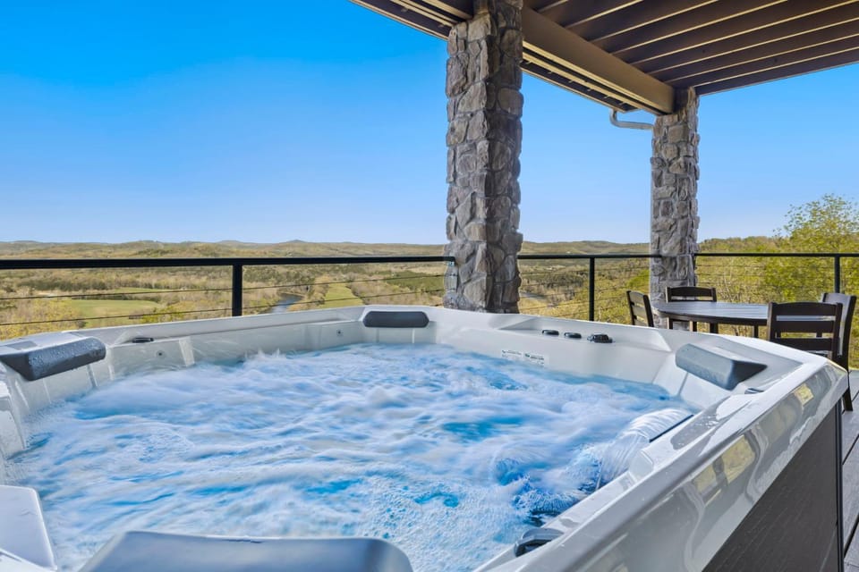 Sycamore Ranch - Private MTB Trails - Hot tub! House in Beaver Lake