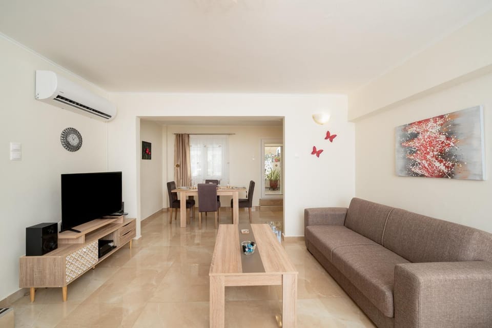 Communal lounge/ TV room, TV and multimedia, Living room, Seating area