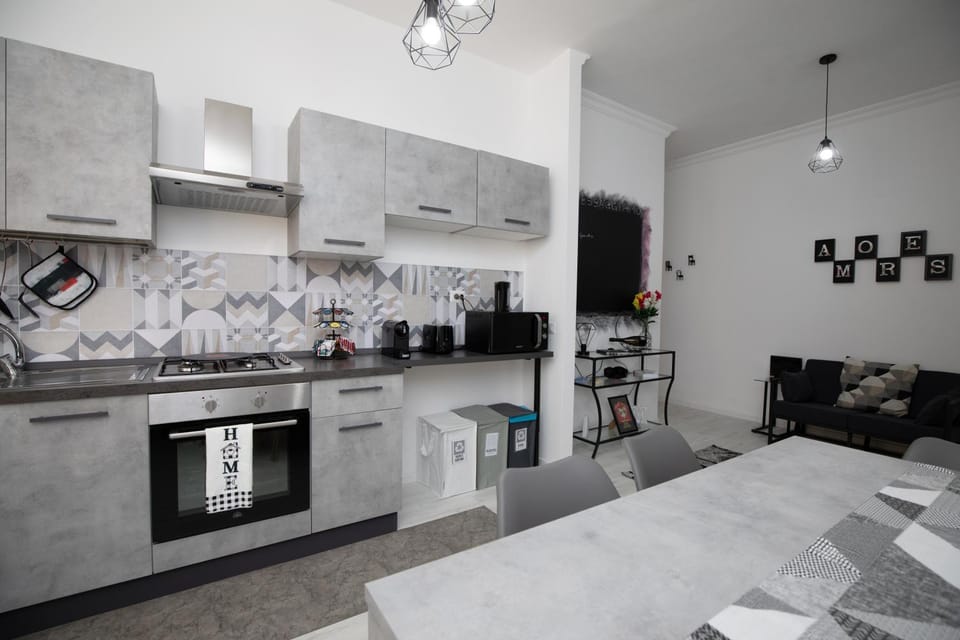 Kitchen or kitchenette, Photo of the whole room, Dining area, Breakfast, oven, stove