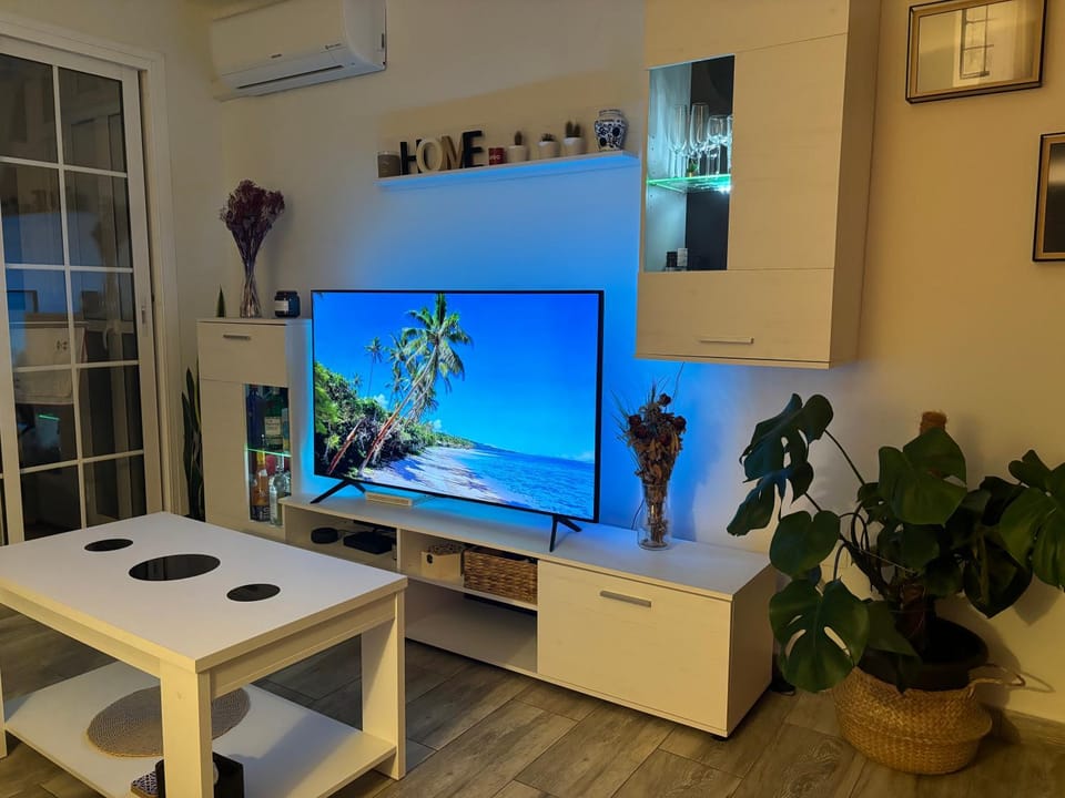 TV and multimedia, air conditioner