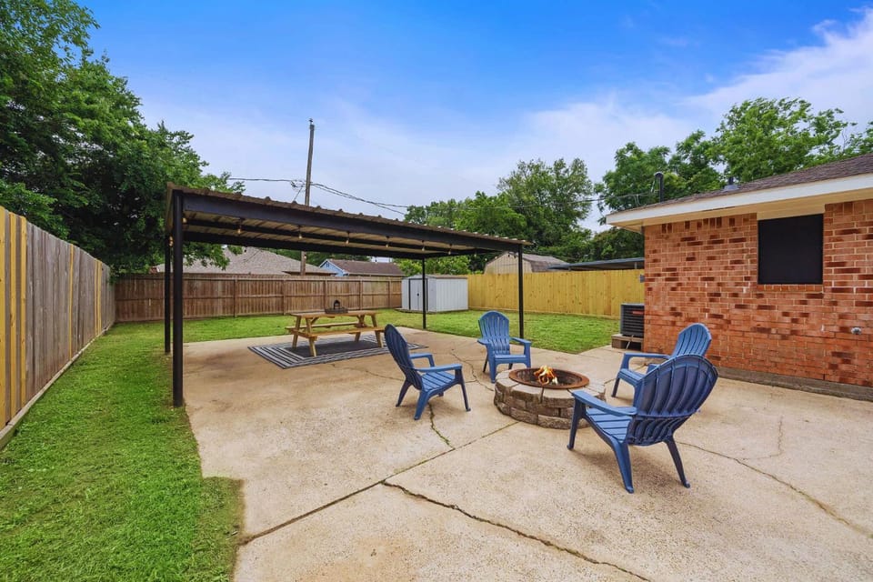 Seabrook Sanctuary Cozy 3BR Home Perfect for Families Privacy & Comfort Galore House in Pasadena