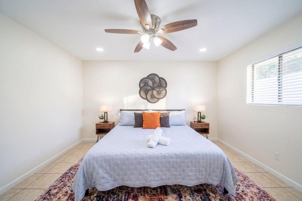 Seabrook Sanctuary Cozy 3BR Home Perfect for Families Privacy & Comfort Galore House in Pasadena