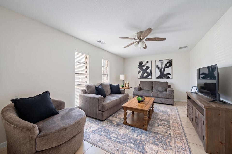 Seabrook Sanctuary Cozy 3BR Home Perfect for Families Privacy & Comfort Galore House in Pasadena