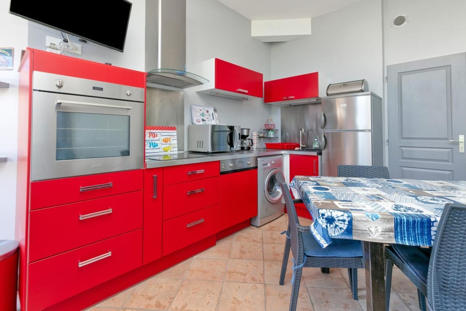 Kitchen or kitchenette, Living room