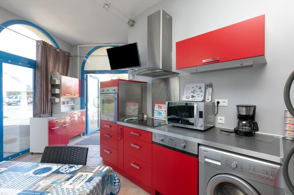 Kitchen or kitchenette, Living room