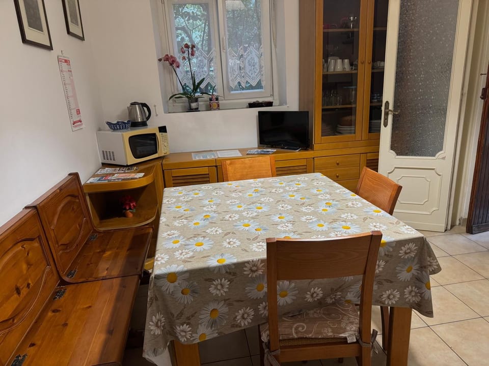 Kitchen or kitchenette, kitchen