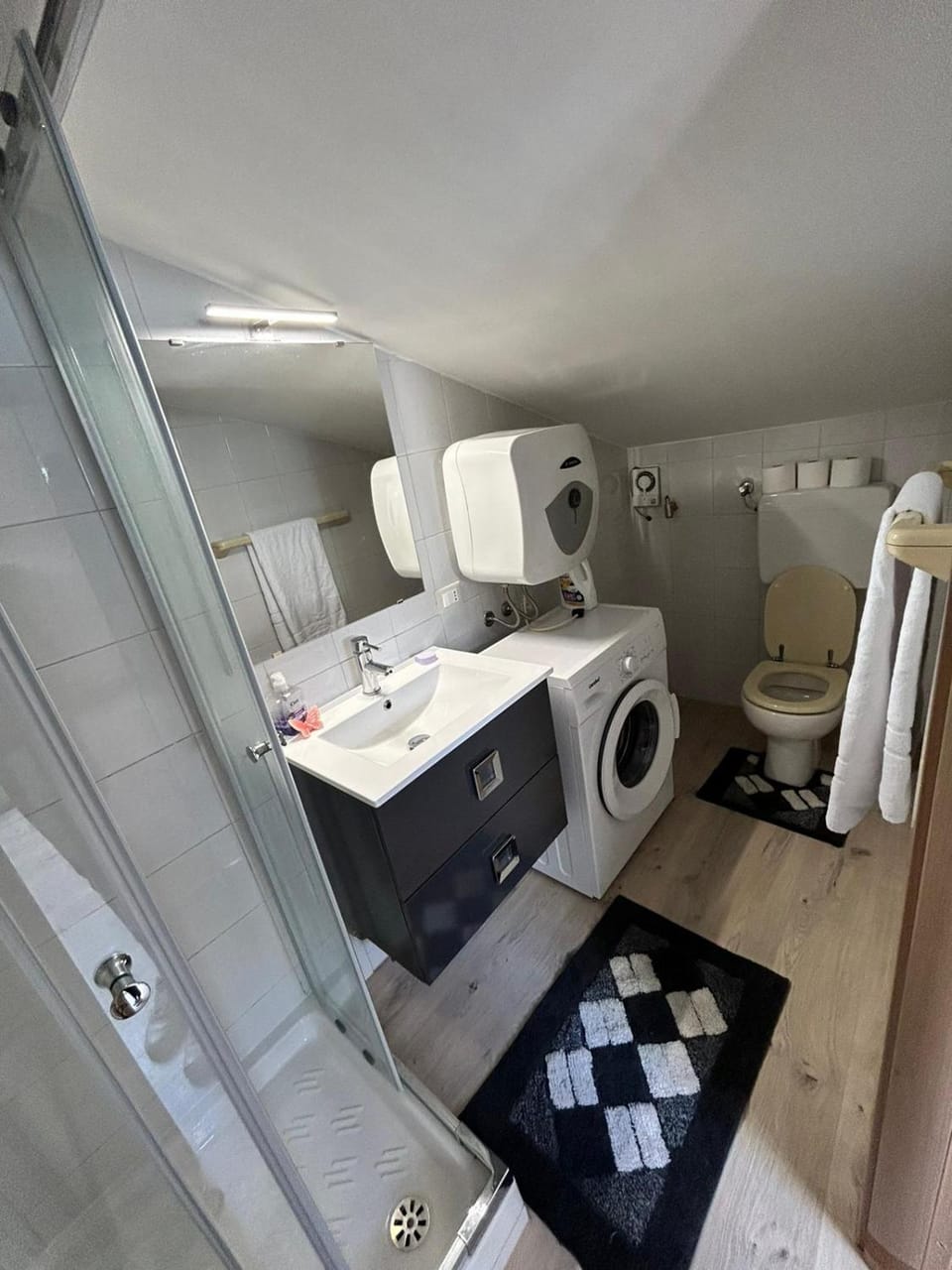 Bathroom, towels, washing machine