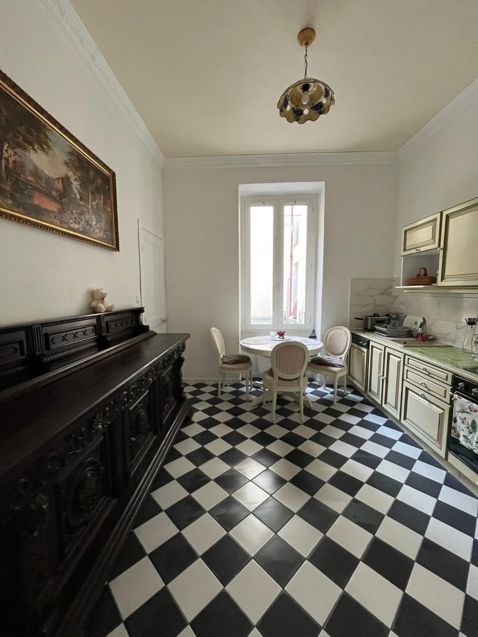 Kitchen or kitchenette, Dining area, stove