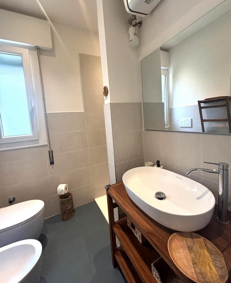 Jesolo Lido Free Parking - 4 Guests - Near Beach - app 1 Apartment in Lido di Jesolo