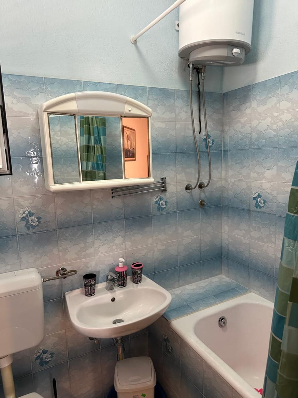 Rooms with free private parking Apartment in Baška Voda