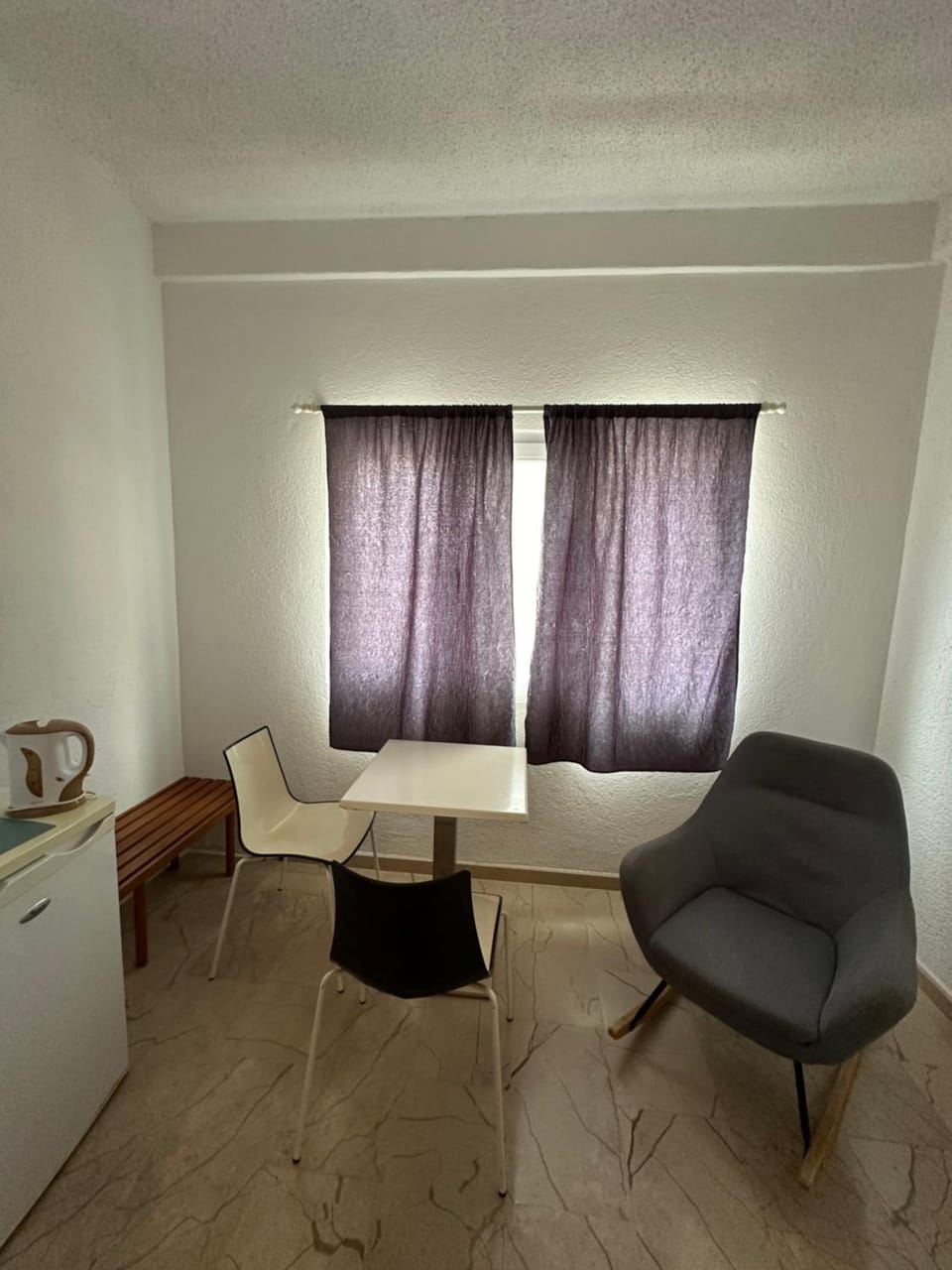 Rooms with free private parking Apartment in Baška Voda