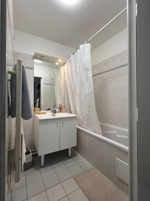 Superbe T2, Paris, Stade de France, WIFI, Parking Apartment in Saint-Denis, France