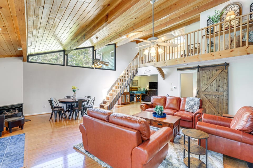 Group Getaway in Newland w/ Lake & Pool Access House in Tennessee