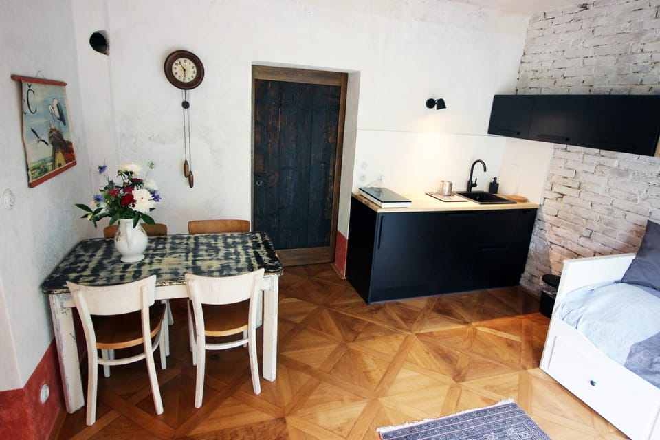 Kitchen or kitchenette, Living room