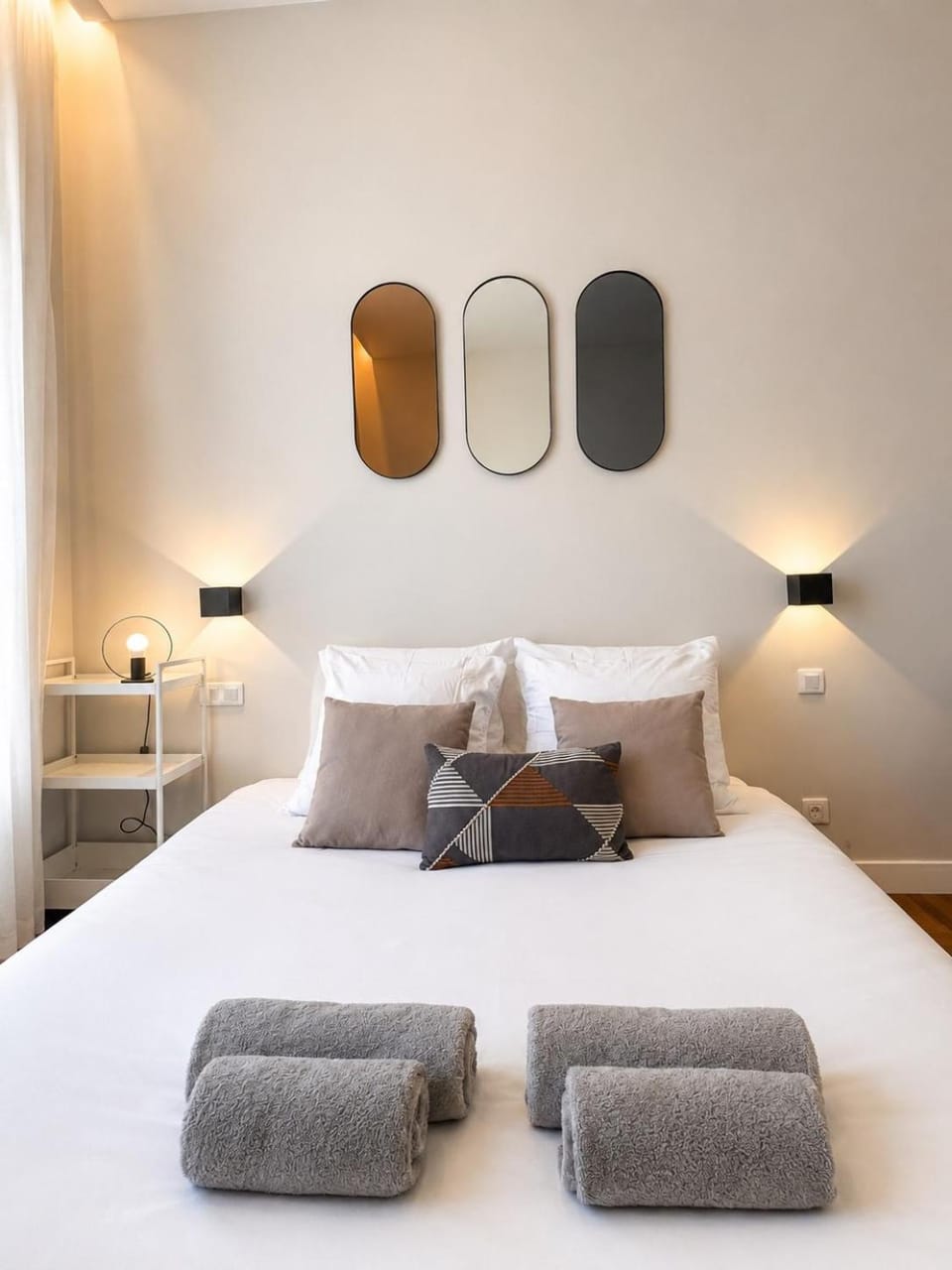 Bed, Bedroom, towels