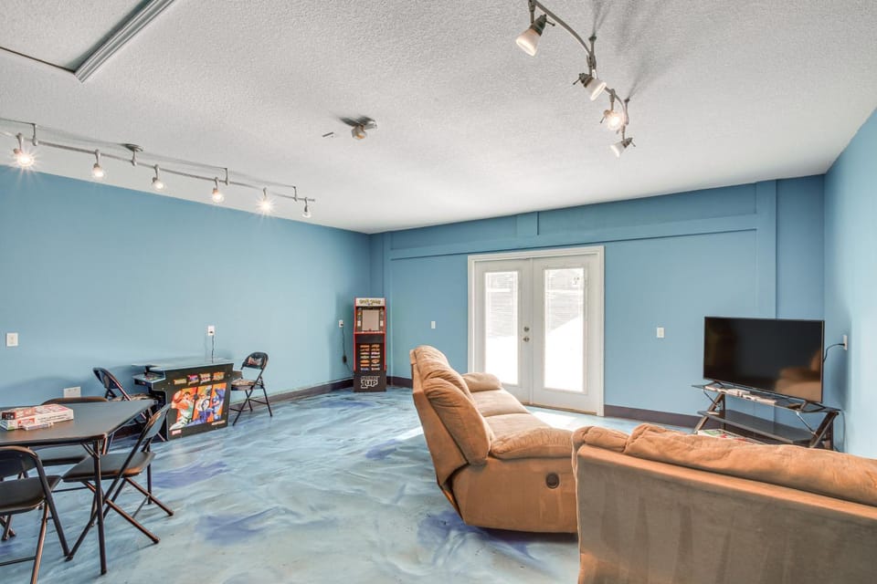 Crestview Family Home: Screened Porch & Games! House in Alabama