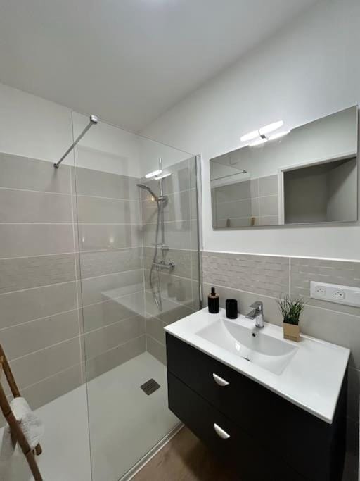 Shower, Bathroom