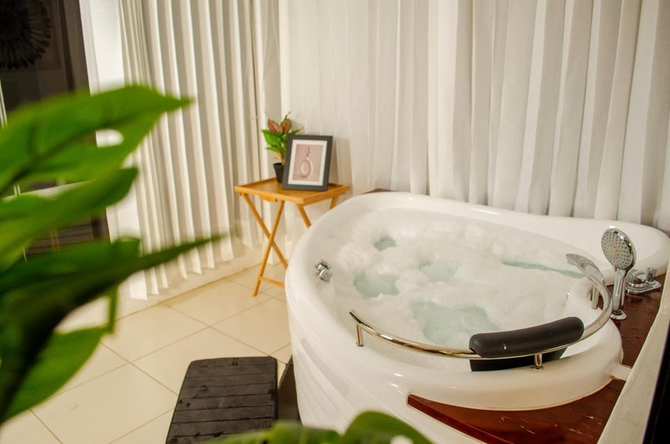 Hot Tub, Bath
