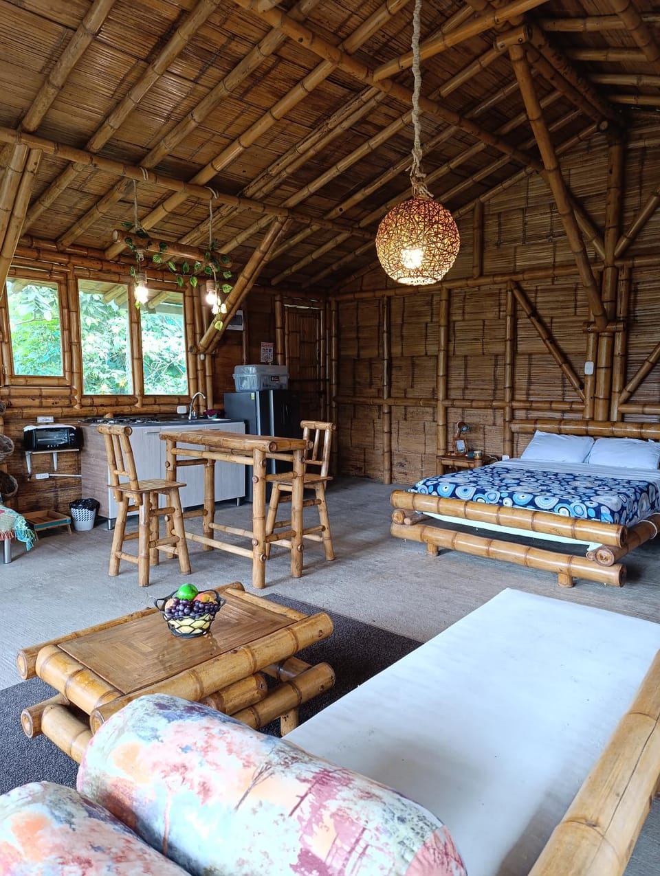 Bed, Dining area