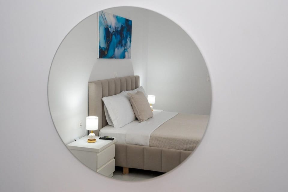 Bed, Living room, Photo of the whole room, Seating area, Bedroom