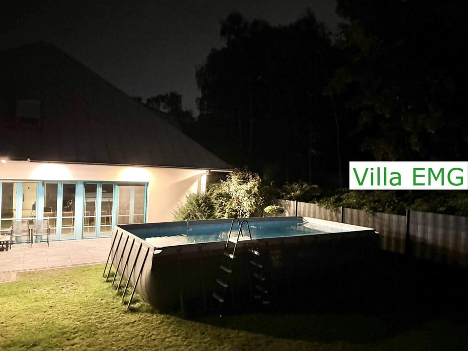 Property building, Swimming pool, Swimming pool