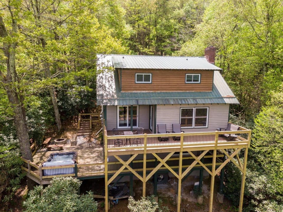 Parkway Hideout House in Watauga