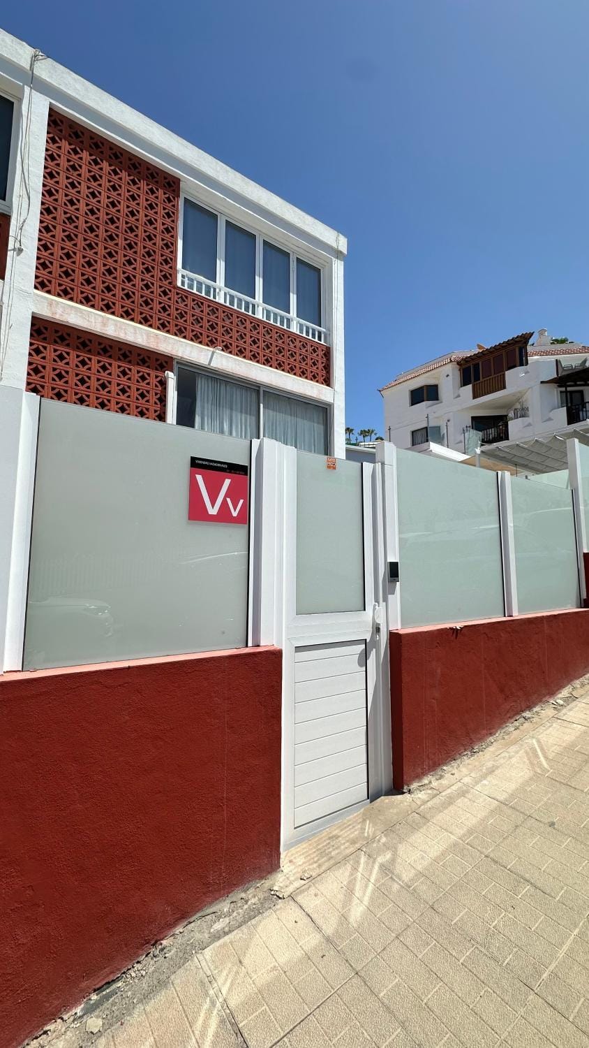 Property building, Facade/entrance, Off site, Lobby or reception