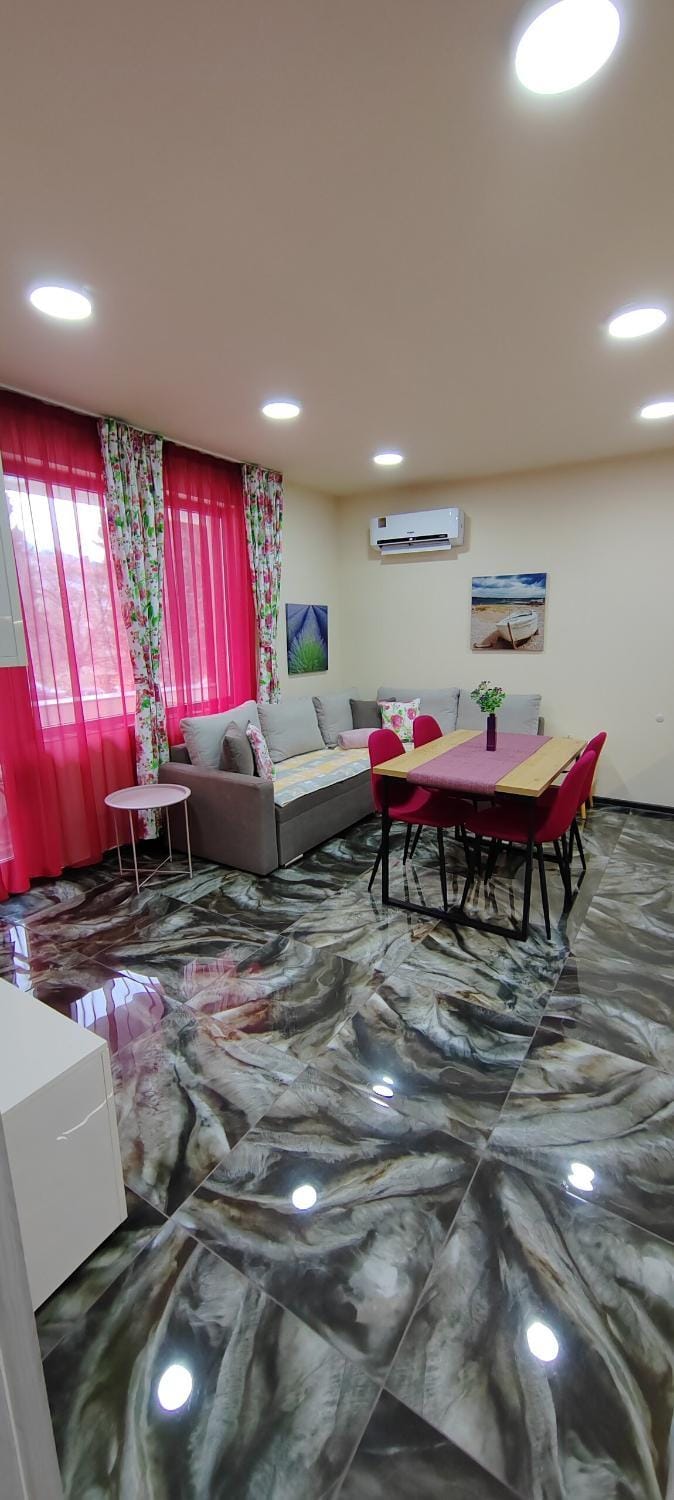 Seating area, Dining area, air conditioner