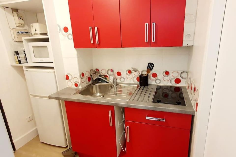 Kitchen or kitchenette, stove