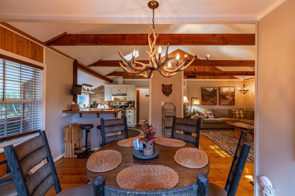 Four Bear Falls House in Banner Elk