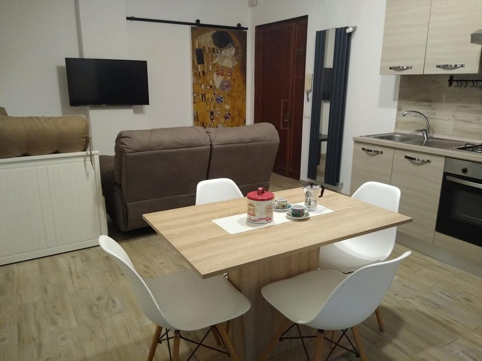 TV and multimedia, Living room, Dining area