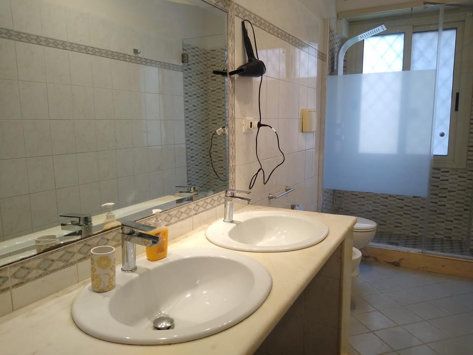 Shower, Bathroom, towels