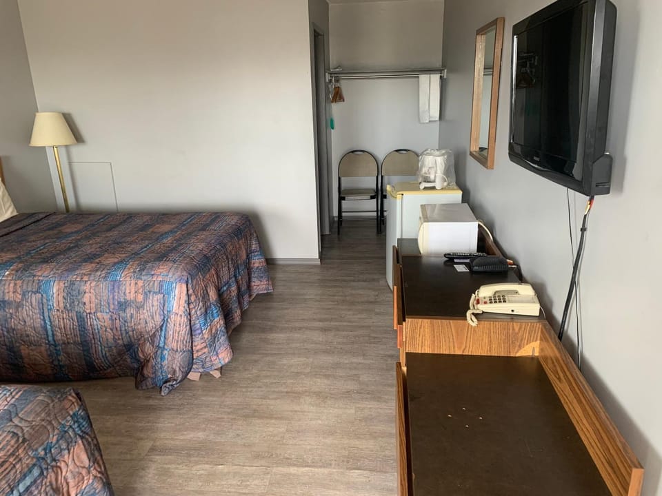 Bed, air conditioner