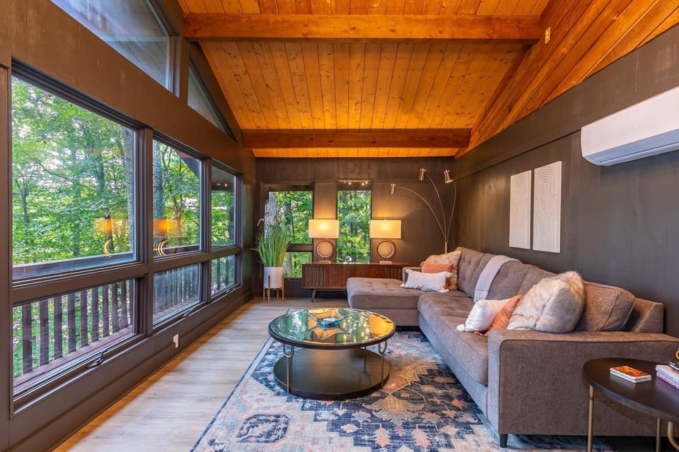 Blue Ridge Retreat at Linville Land Harbor House in Tennessee
